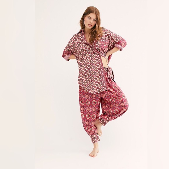 π FREE PEOPLE HOLIBABE SLEEP PANTS NWOT π
